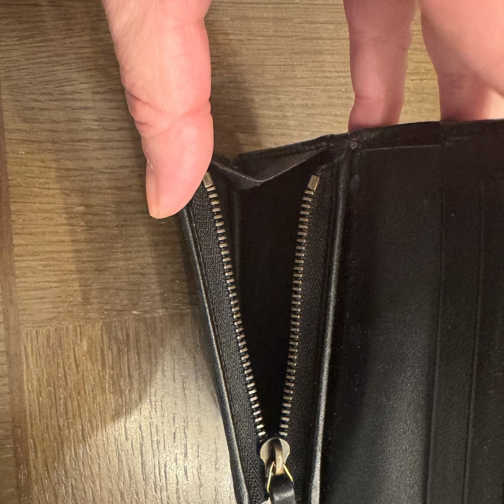 Gucci Black Chevron Leather Wallet - Picture 7 of 11